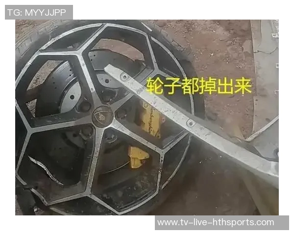 荷兰前国脚经历惊险四车连环撞击兰博基尼惨遭报废