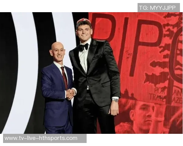 杨瀚森与克林根联手打造内线防线共同提升球队竞争力